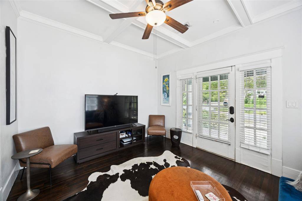 Dallas, TX 75208,326 S Windomere