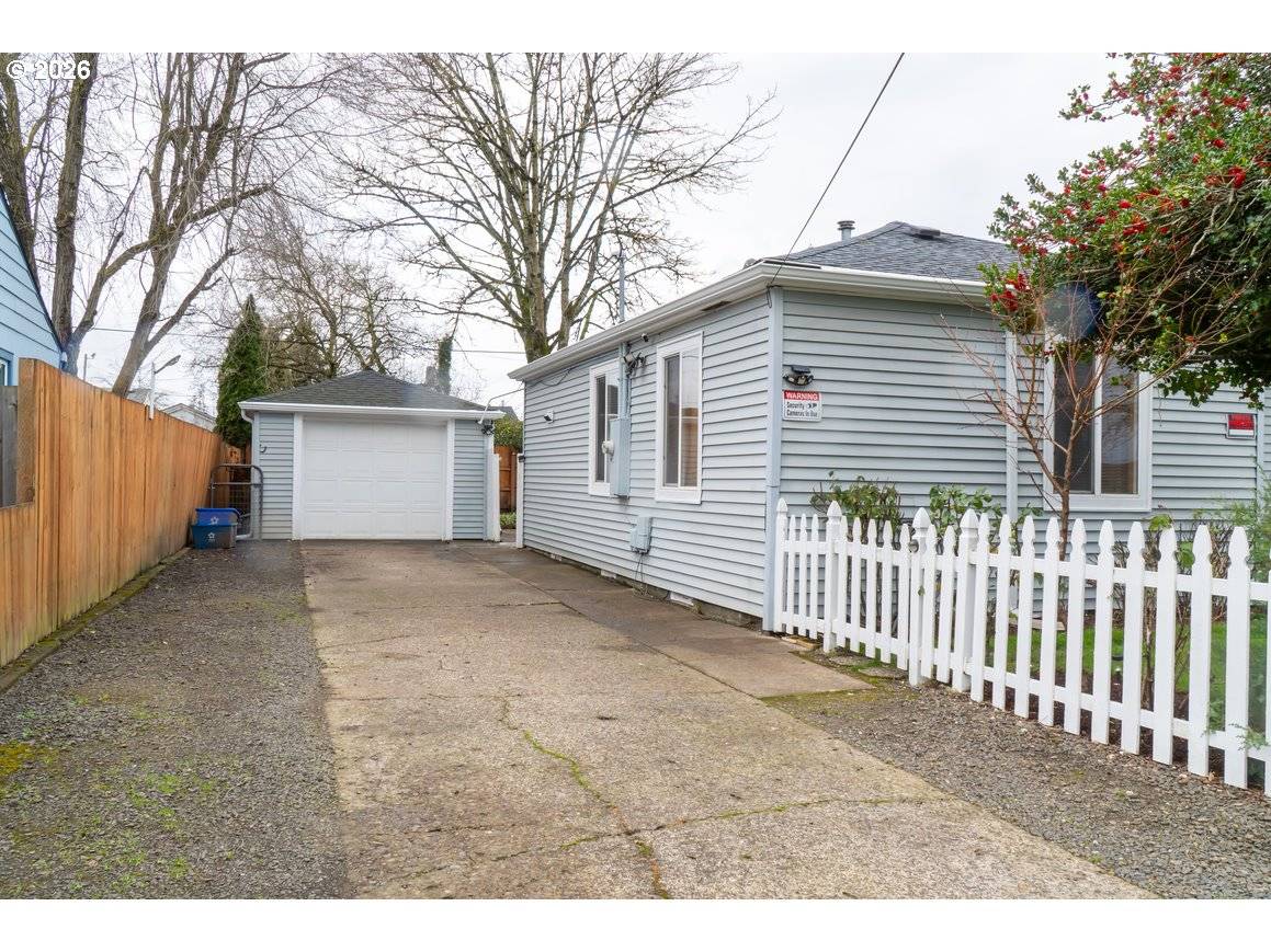 Albany, OR 97322,634 WAVERLY DR SE