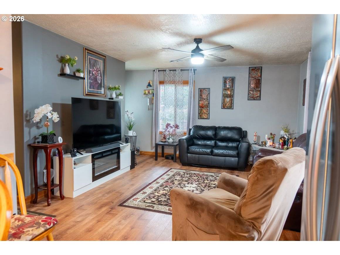 Albany, OR 97322,634 WAVERLY DR SE