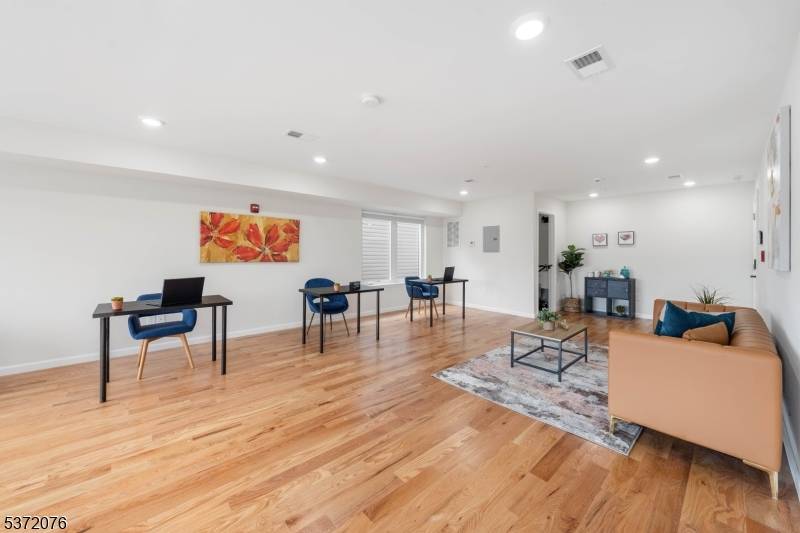 Newark City, NJ 07103,549 S Orange Ave