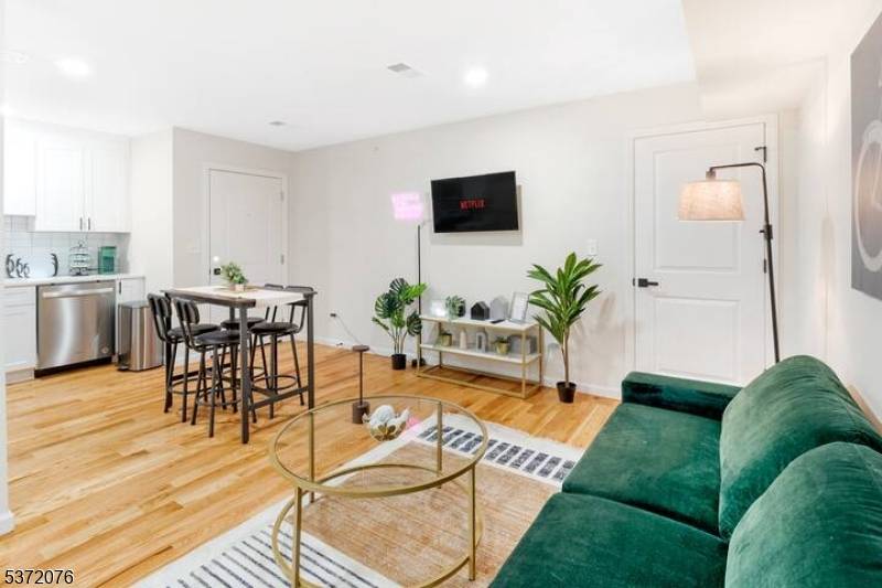 Newark City, NJ 07103,549 S Orange Ave