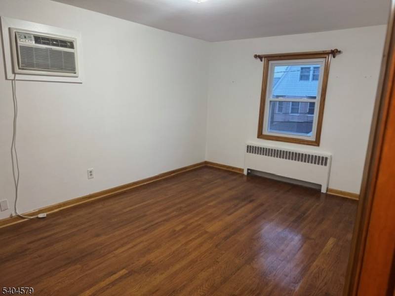 Kearny Town, NJ 07032,29 Devon Ter #2