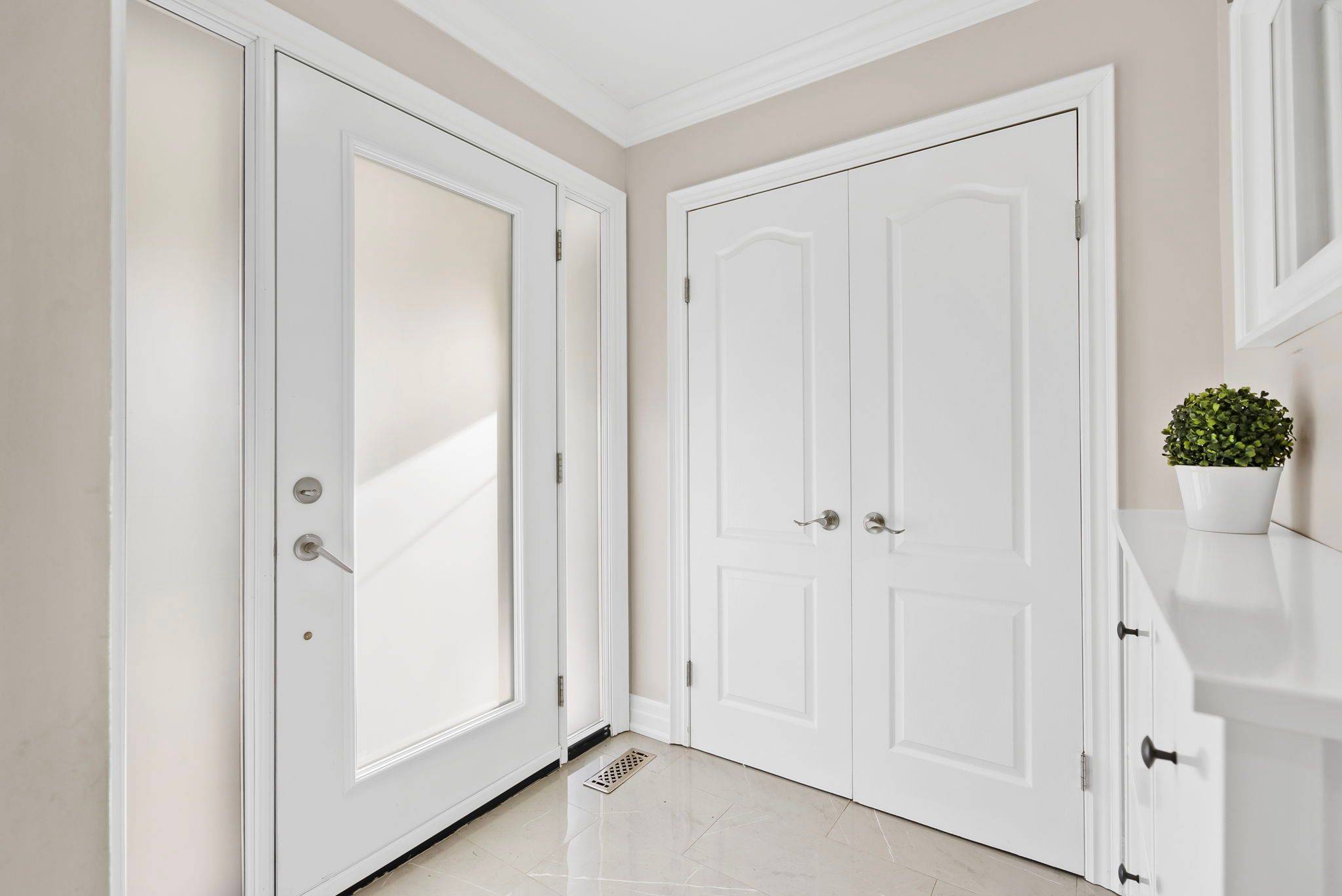 Toronto E10, ON M1C 2K8,8 Brumwell ST