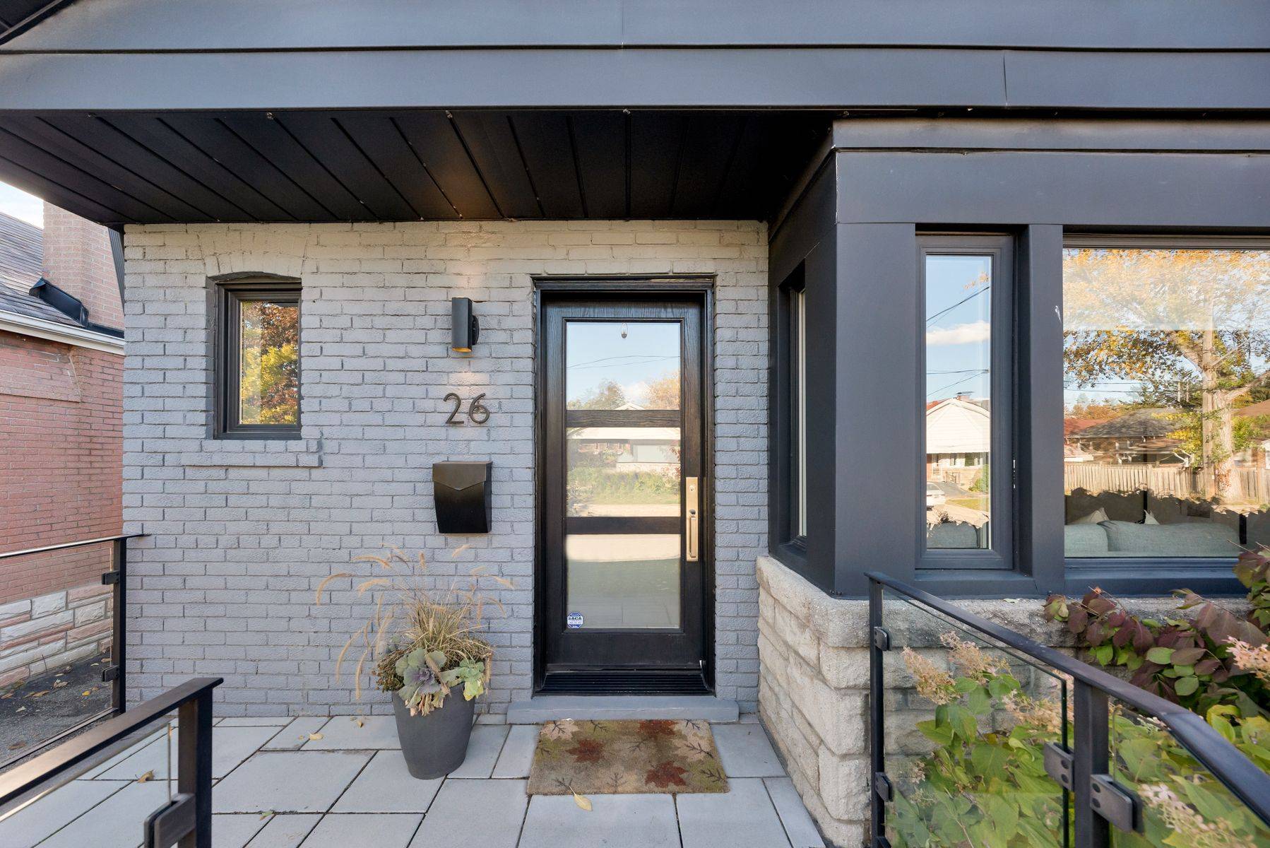 Toronto E03, ON M4C 3L3,26 Hutton AVE