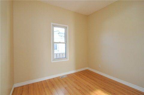 Oshawa, ON L1J 4W2,132 Grenfell ST