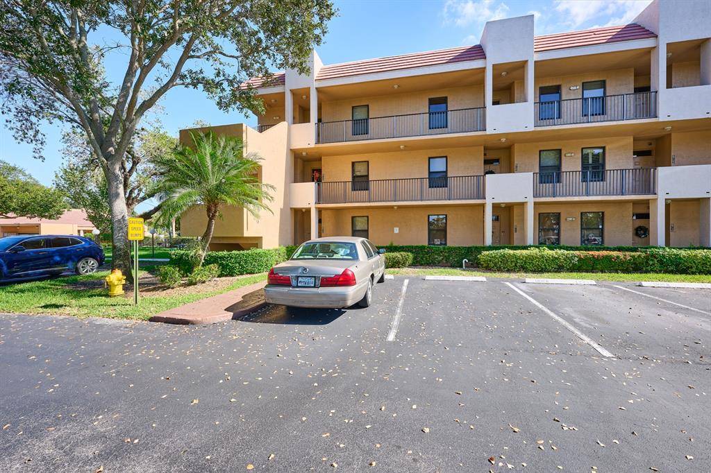 Pompano Beach, FL 33063,6724 Coral Lake Dr #6724