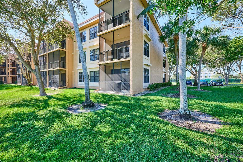 Pompano Beach, FL 33063,6724 Coral Lake Dr #6724