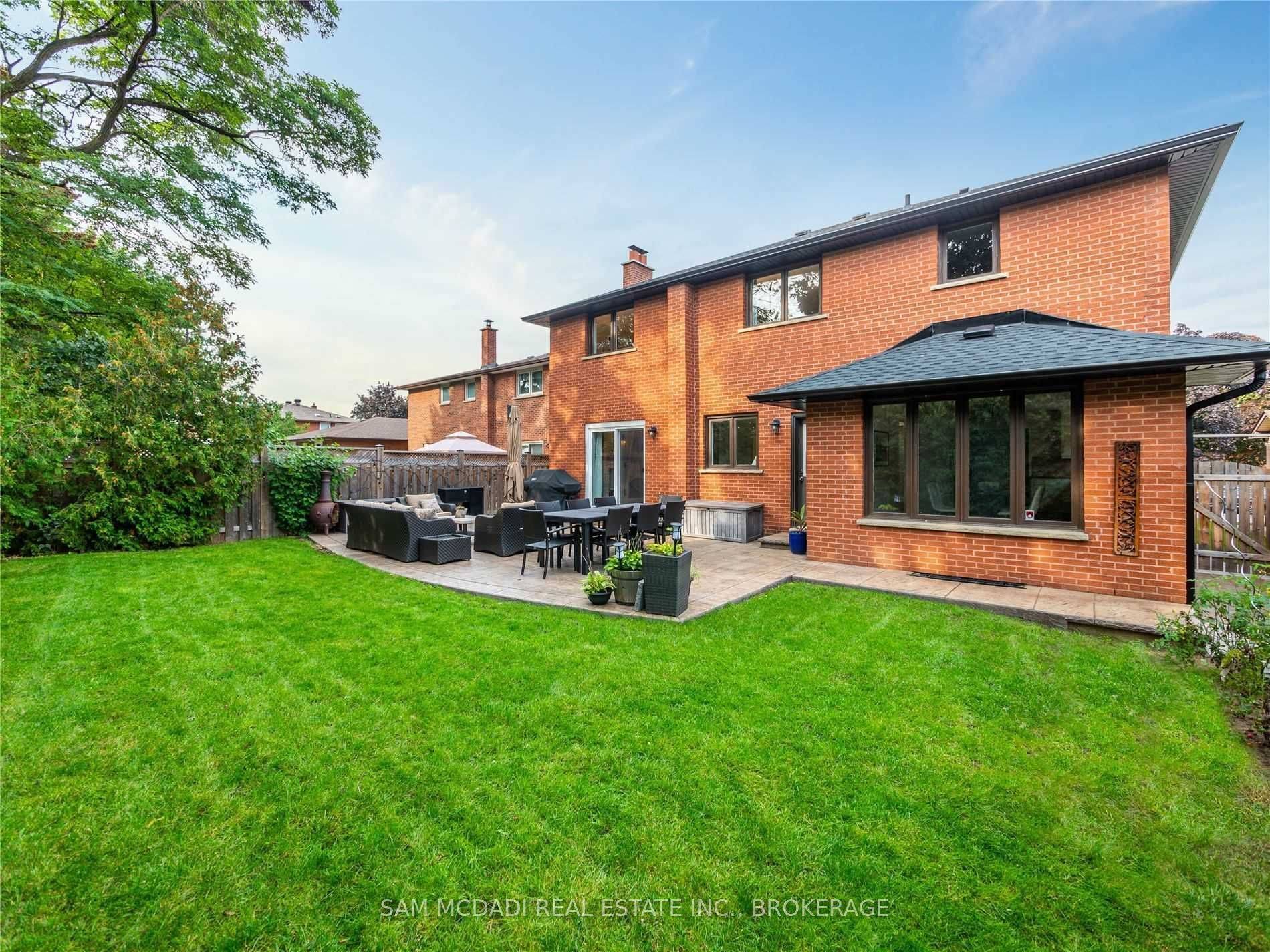 Mississauga, ON L5A 2M4,2212 Florian (Upper) RD