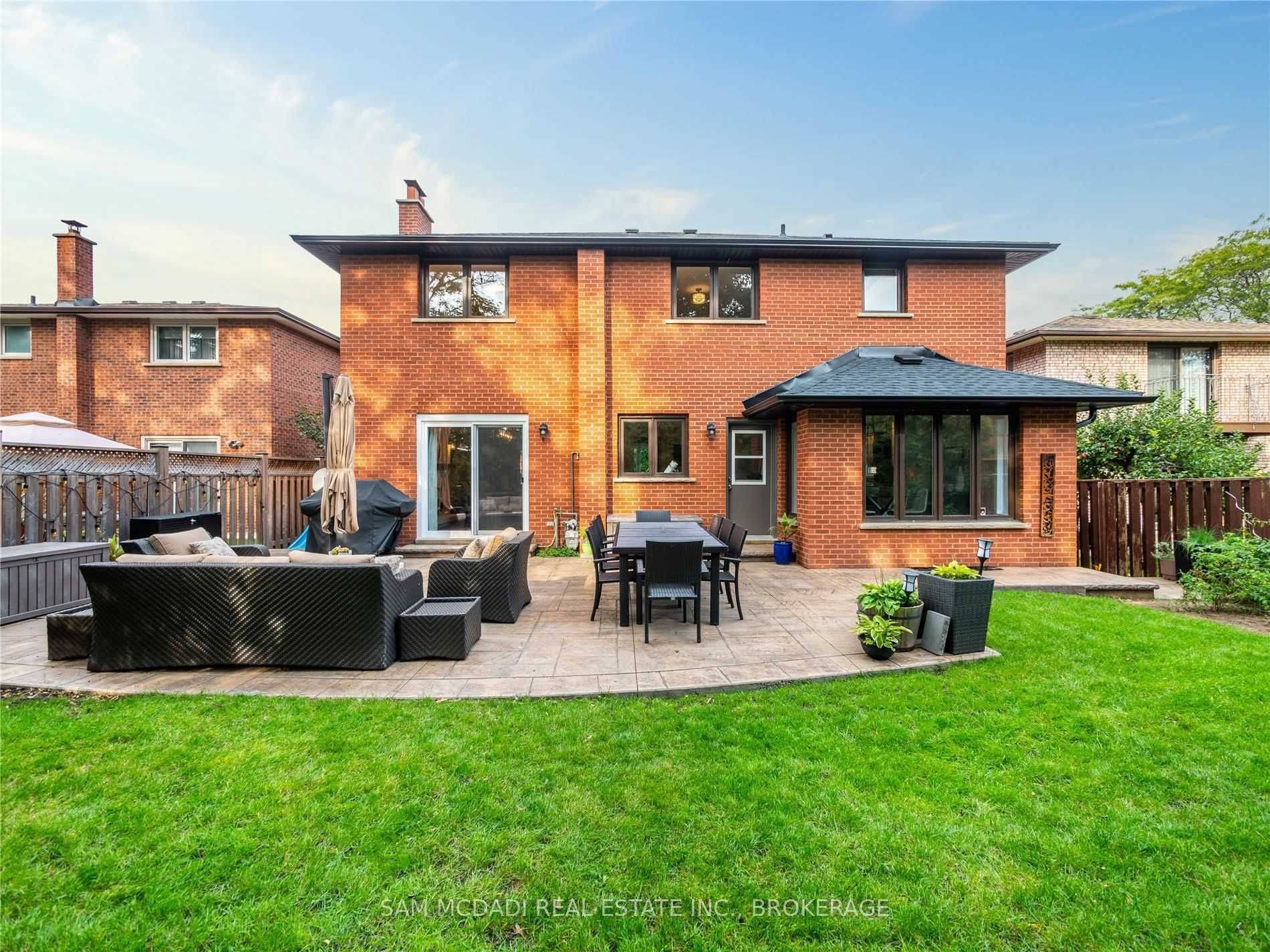 Mississauga, ON L5A 2M4,2212 Florian (Upper) RD