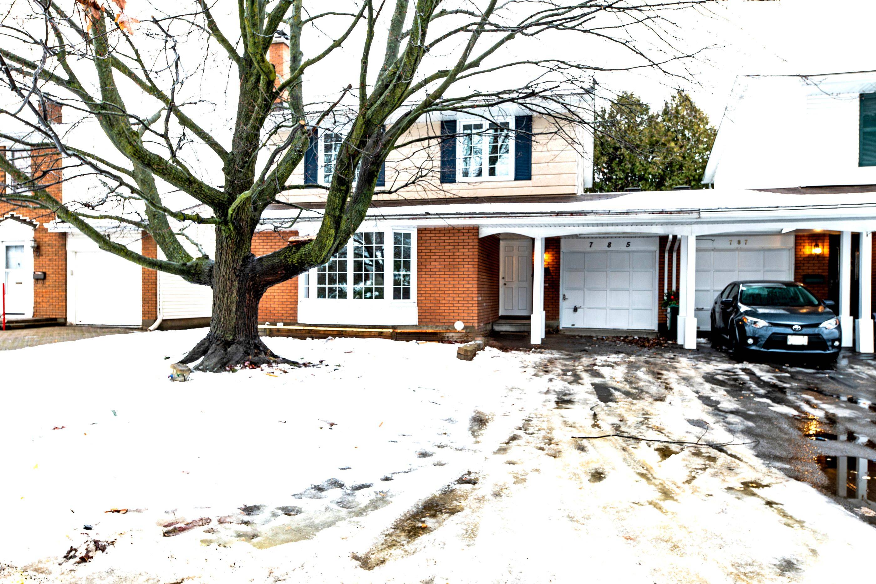 Beacon Hill North - South And Area, ON K1J 6Y5,785 De Salaberry ST