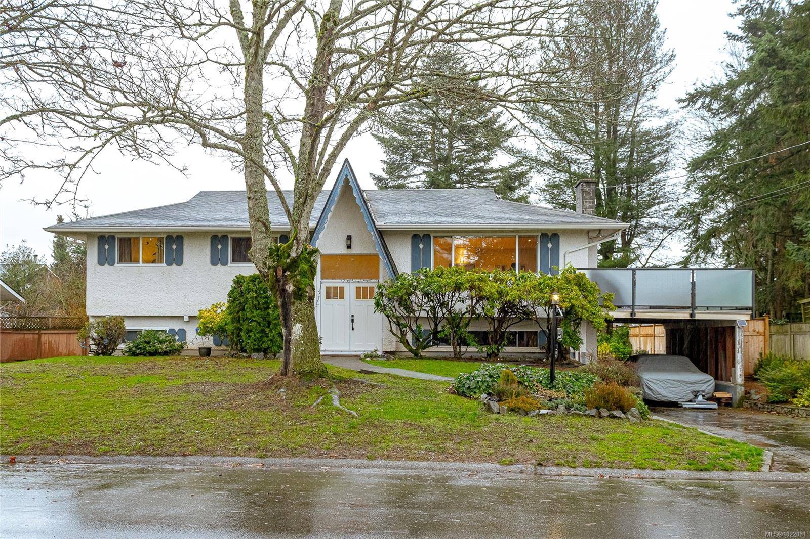 Central Saanich, BC V8M 1M5,7227 Seabrook Rd