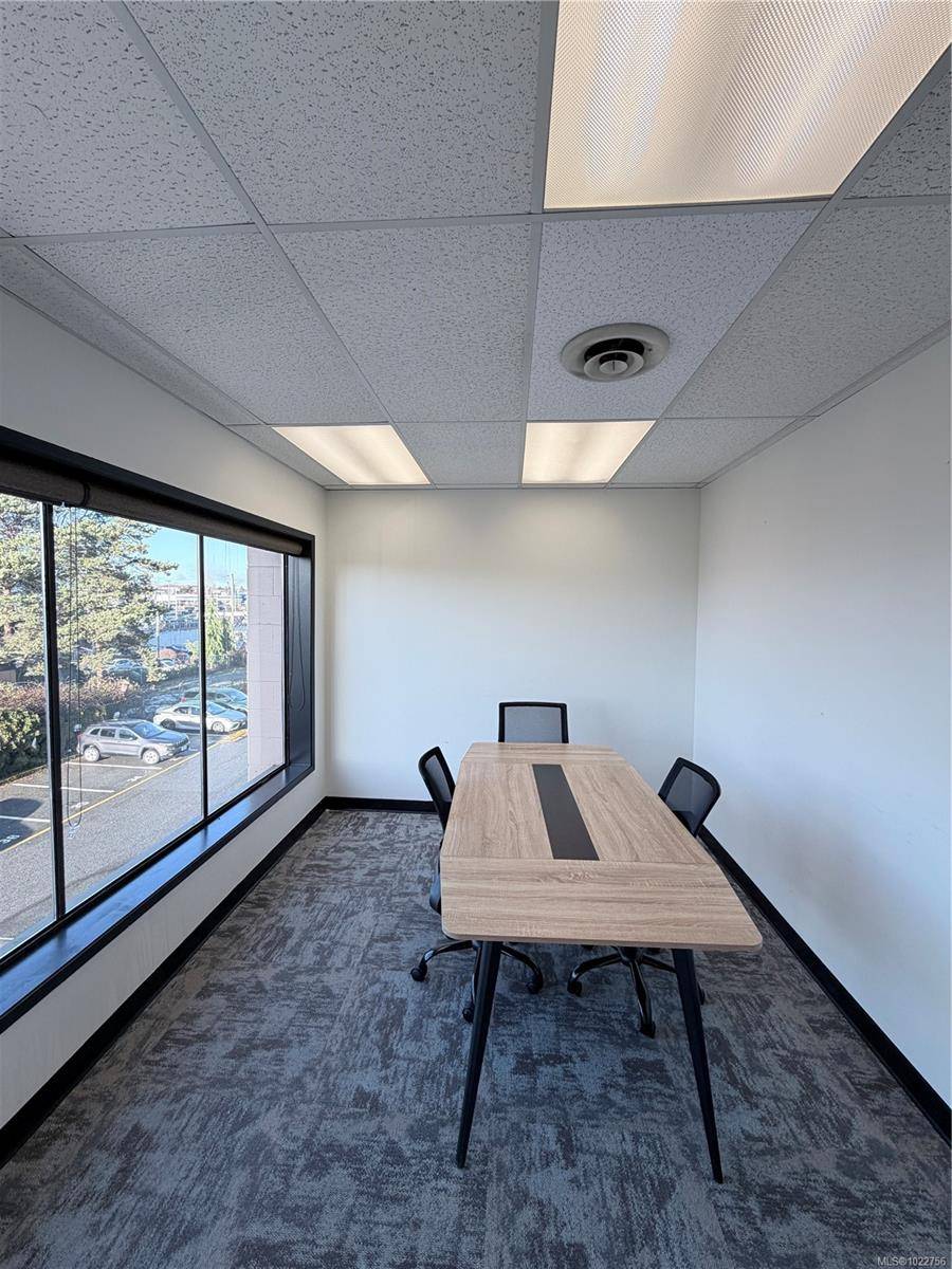 Victoria, BC V8X 1R1,3318 Oak St #19