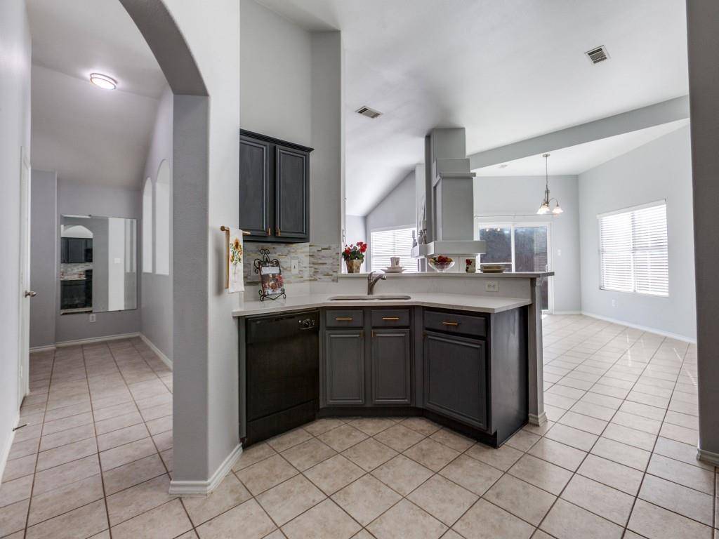 Mckinney, TX 75069,1305 GREENBRIAR Lane