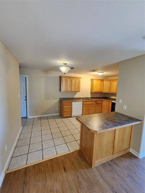 Sherman, TX 75090,704 S Dewey Avenue