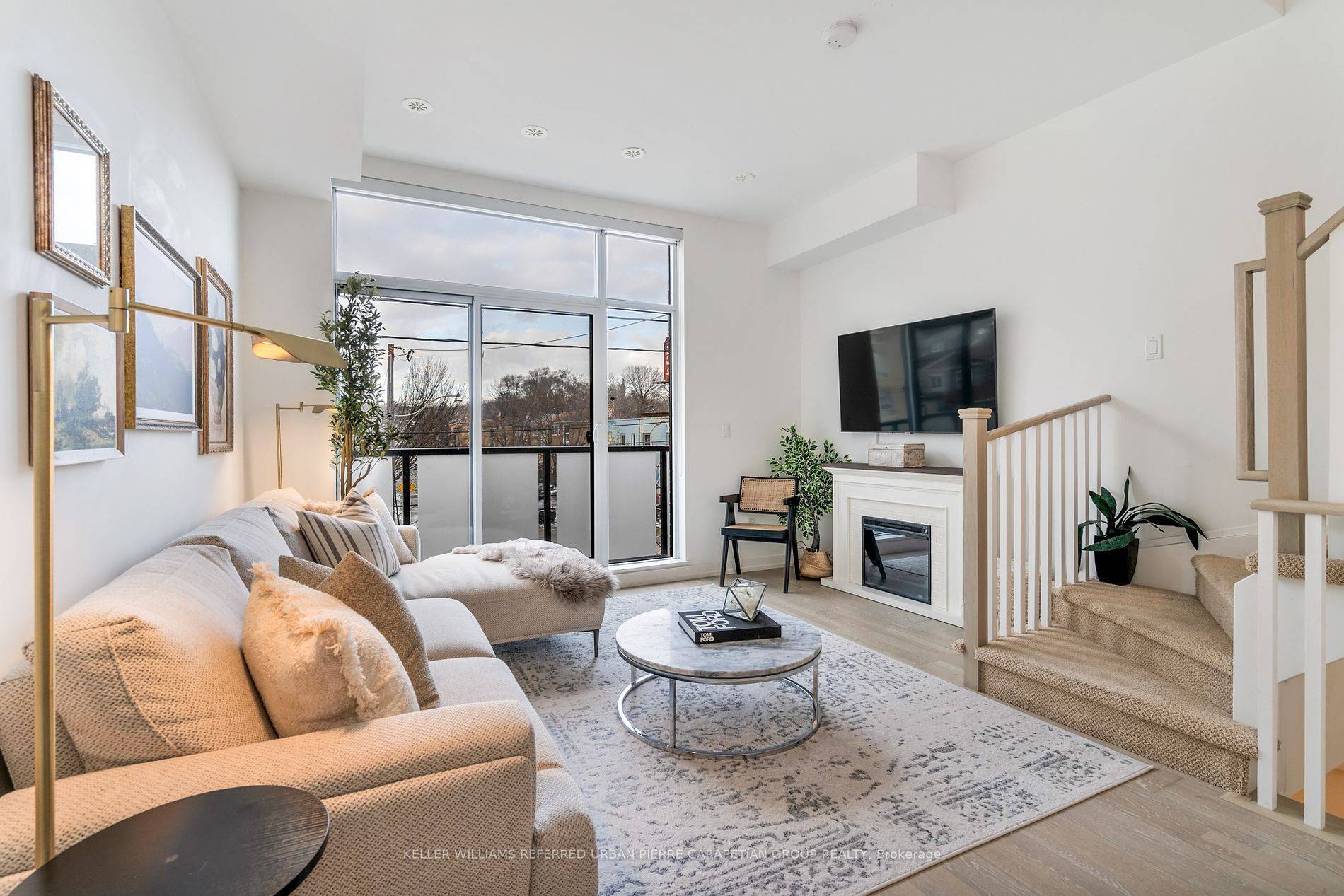 Toronto E01, ON M4L 1Y8,1331 Gerrard AVE #3