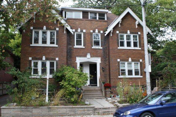 Toronto E02, ON M4E 1C3,8 Avion AVE #Unit 4 (Basement Unit)