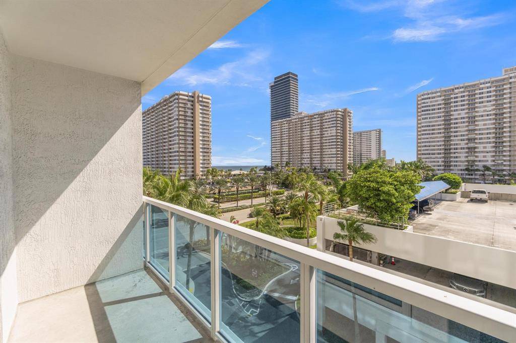 Hallandale Beach, FL 33009,1945 S Ocean Dr #502