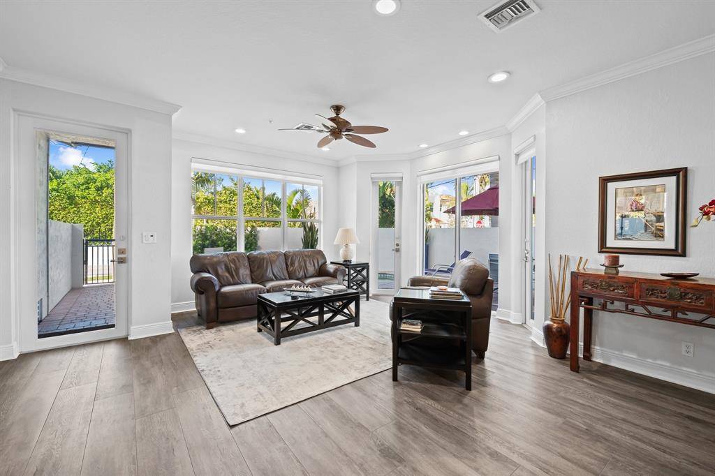 Fort Lauderdale, FL 33304,844 N Victoria Park Rd