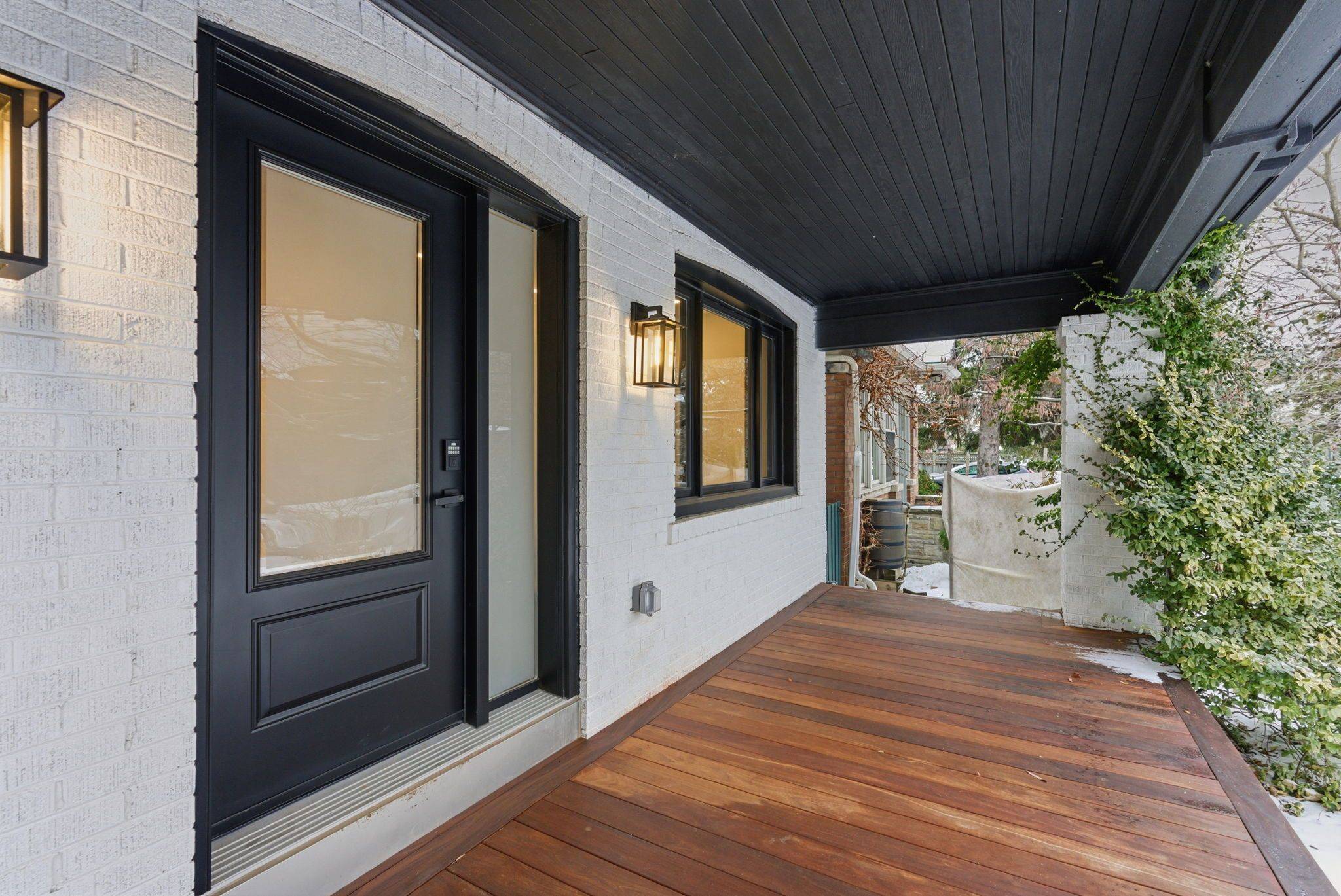 Toronto W02, ON M6S 2B3,34 Raymond AVE