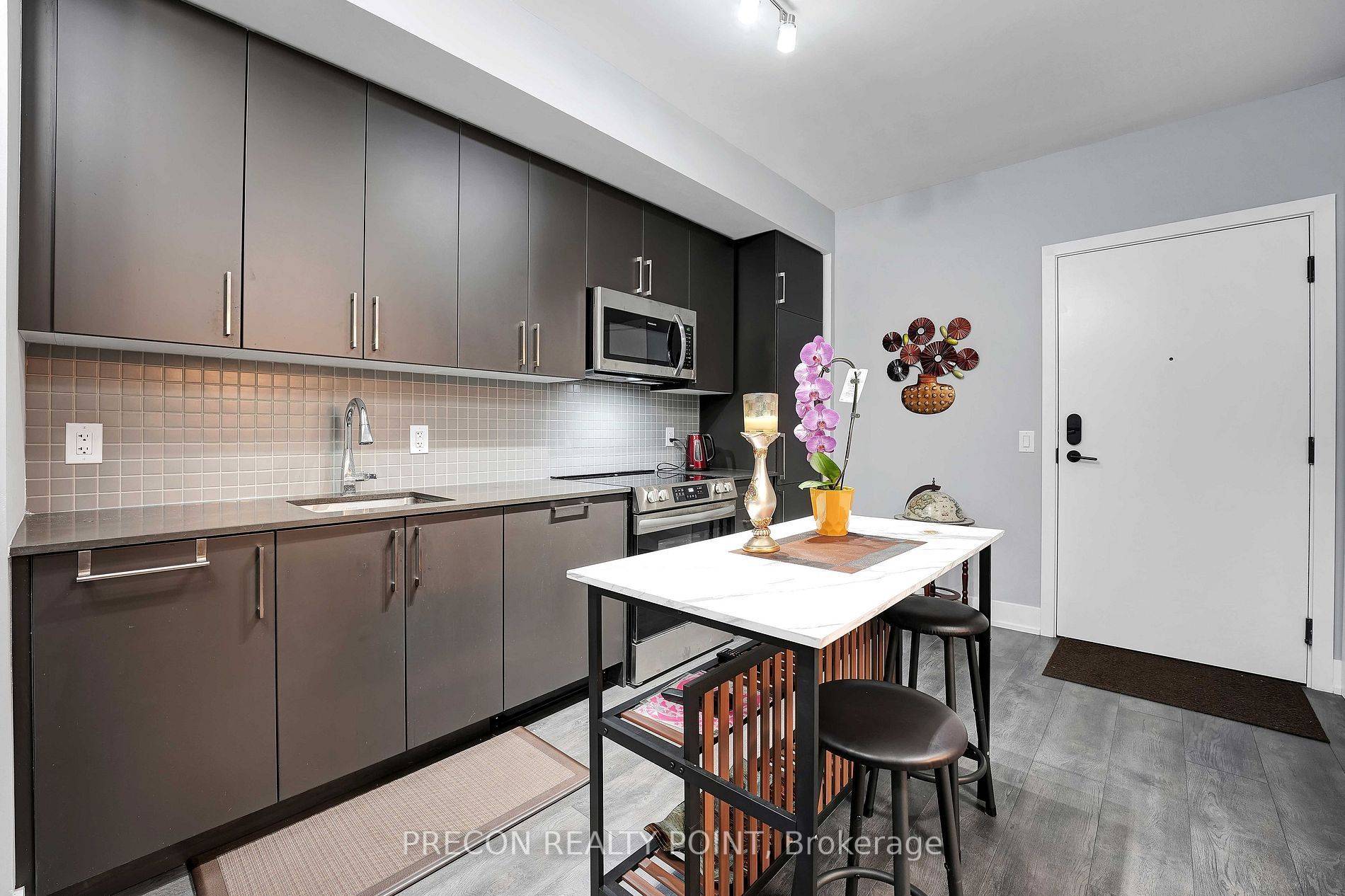 Oakville, ON L5M 5P6,2450 Old Bronte RD N #322