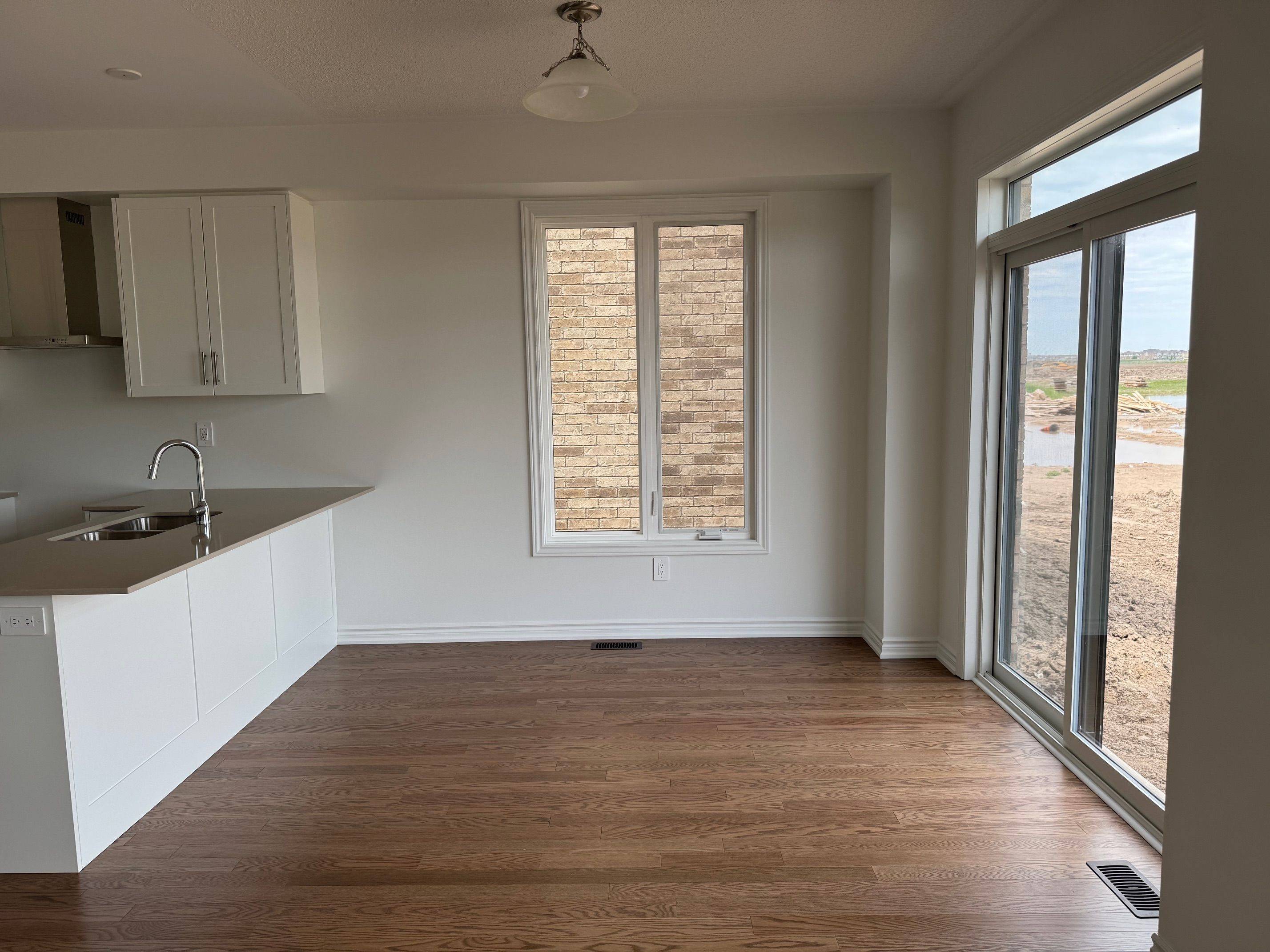 Milton, ON L9E 2G6,1583 Savoline BLVD