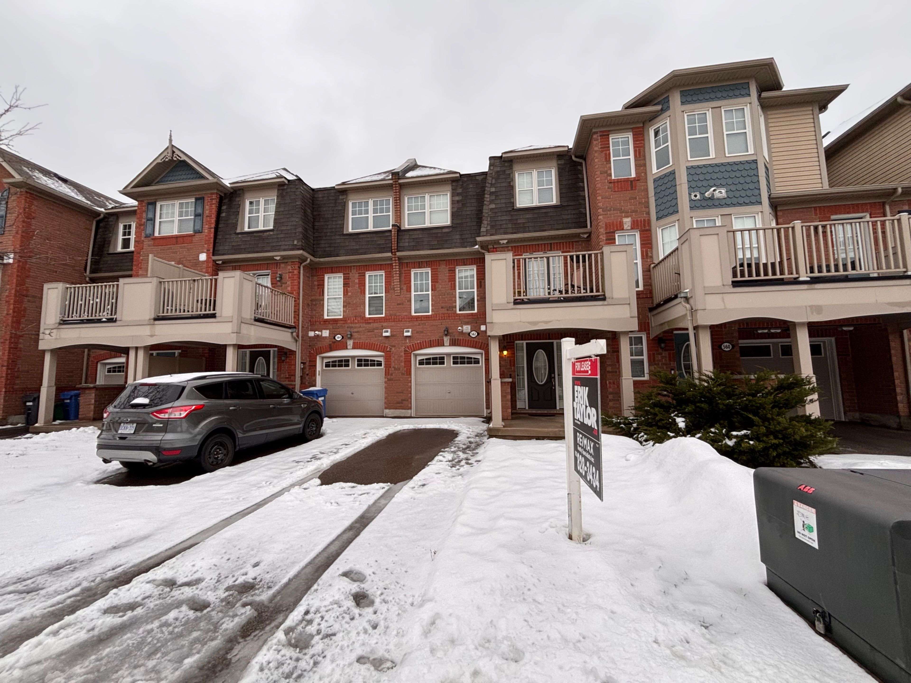 Milton, ON L9T 8H7,562 Pharo PT