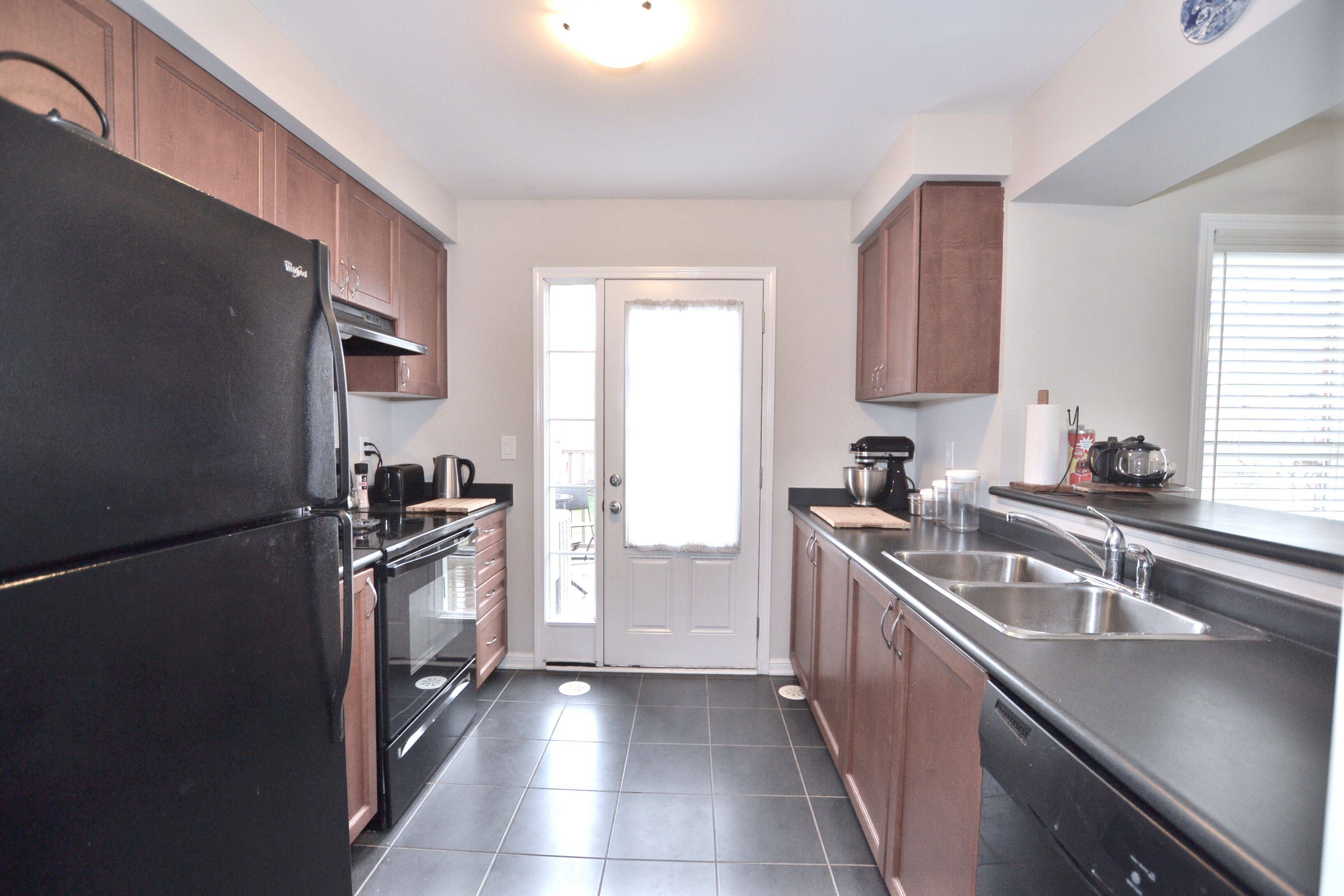 Milton, ON L9T 8H7,562 Pharo PT