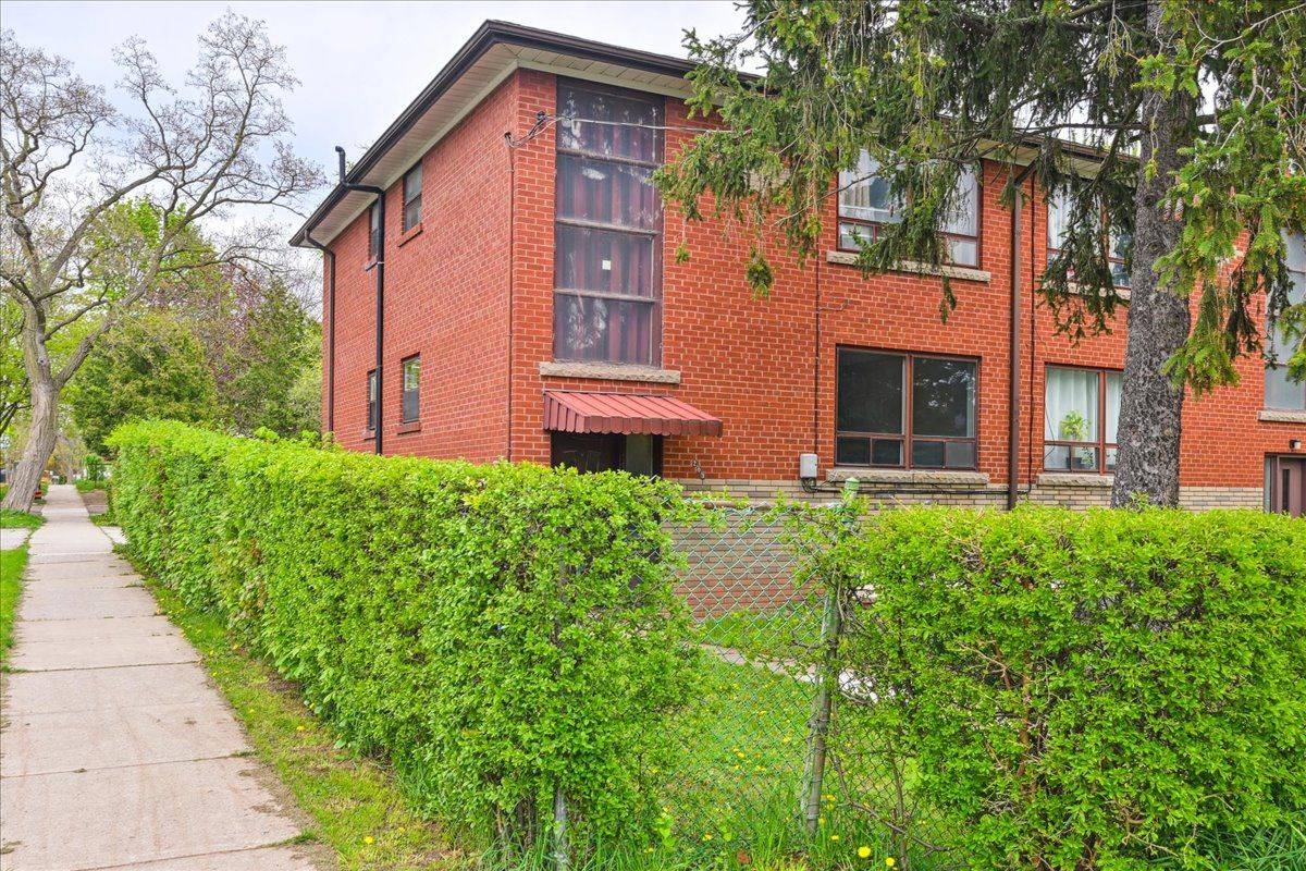 Oakville, ON L6L 3J4,203 Nelson ST #1