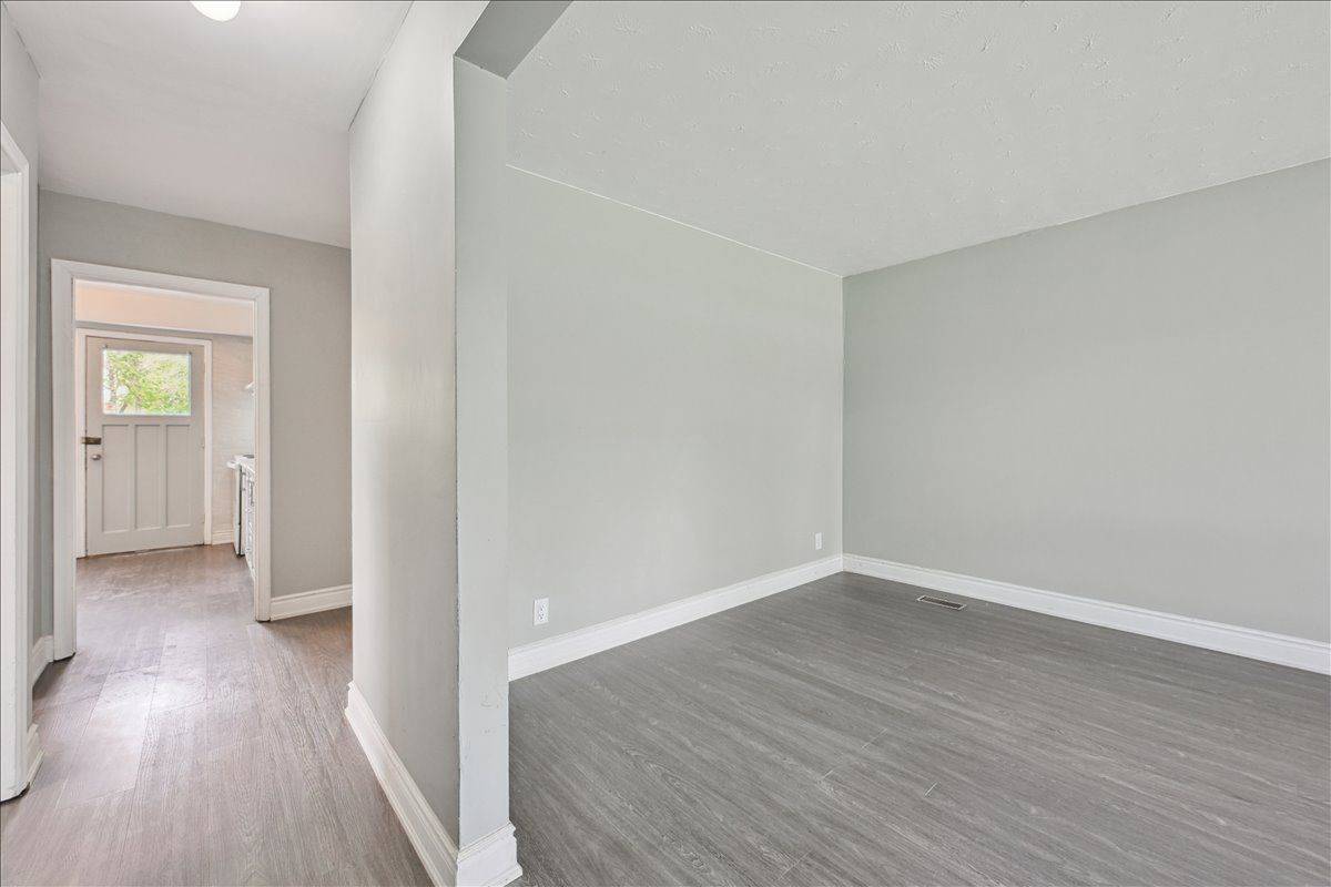 Oakville, ON L6L 3J4,203 Nelson ST #1