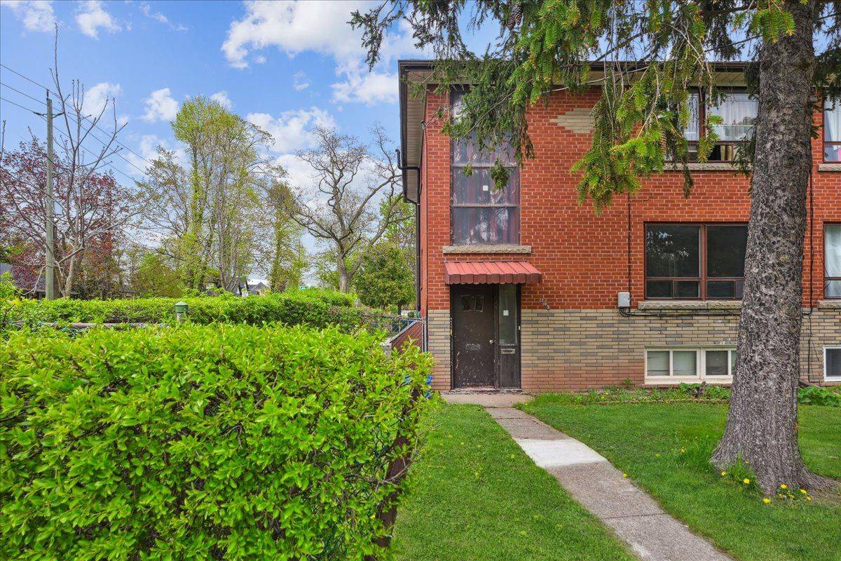 Oakville, ON L6L 3J4,203 Nelson ST #1