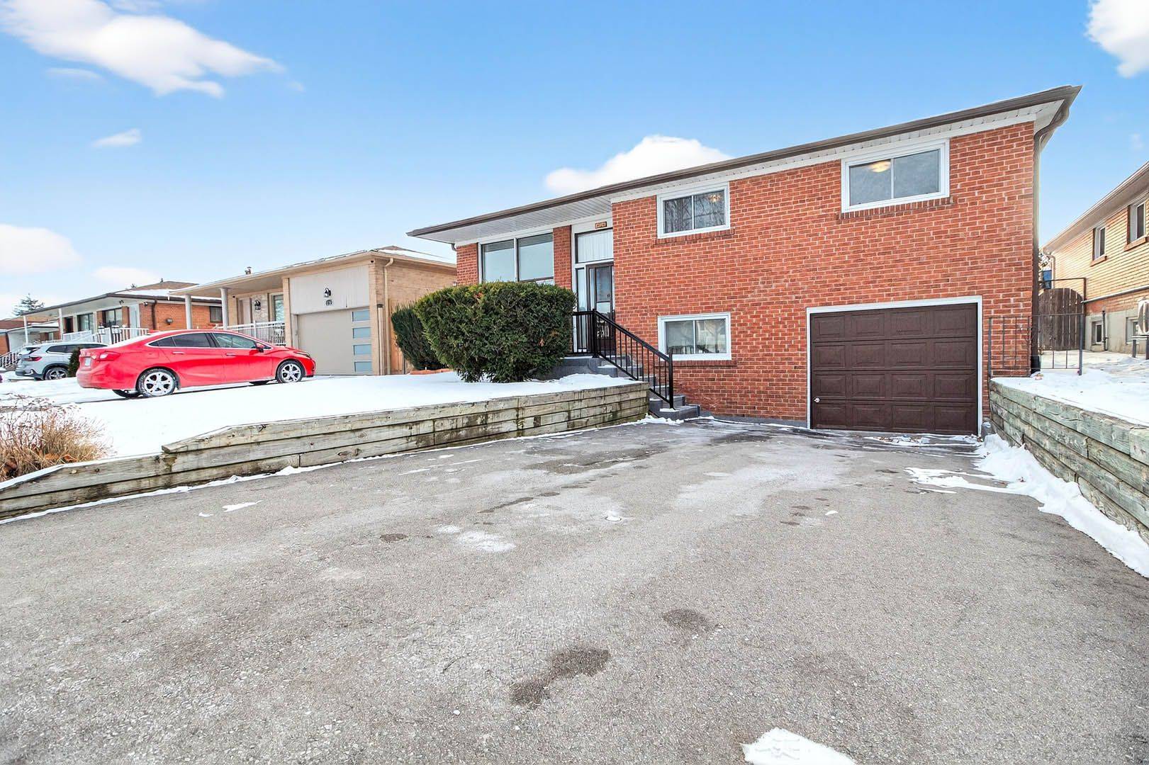 Mississauga, ON L4T 2V7,7524 Wrenwood CRES
