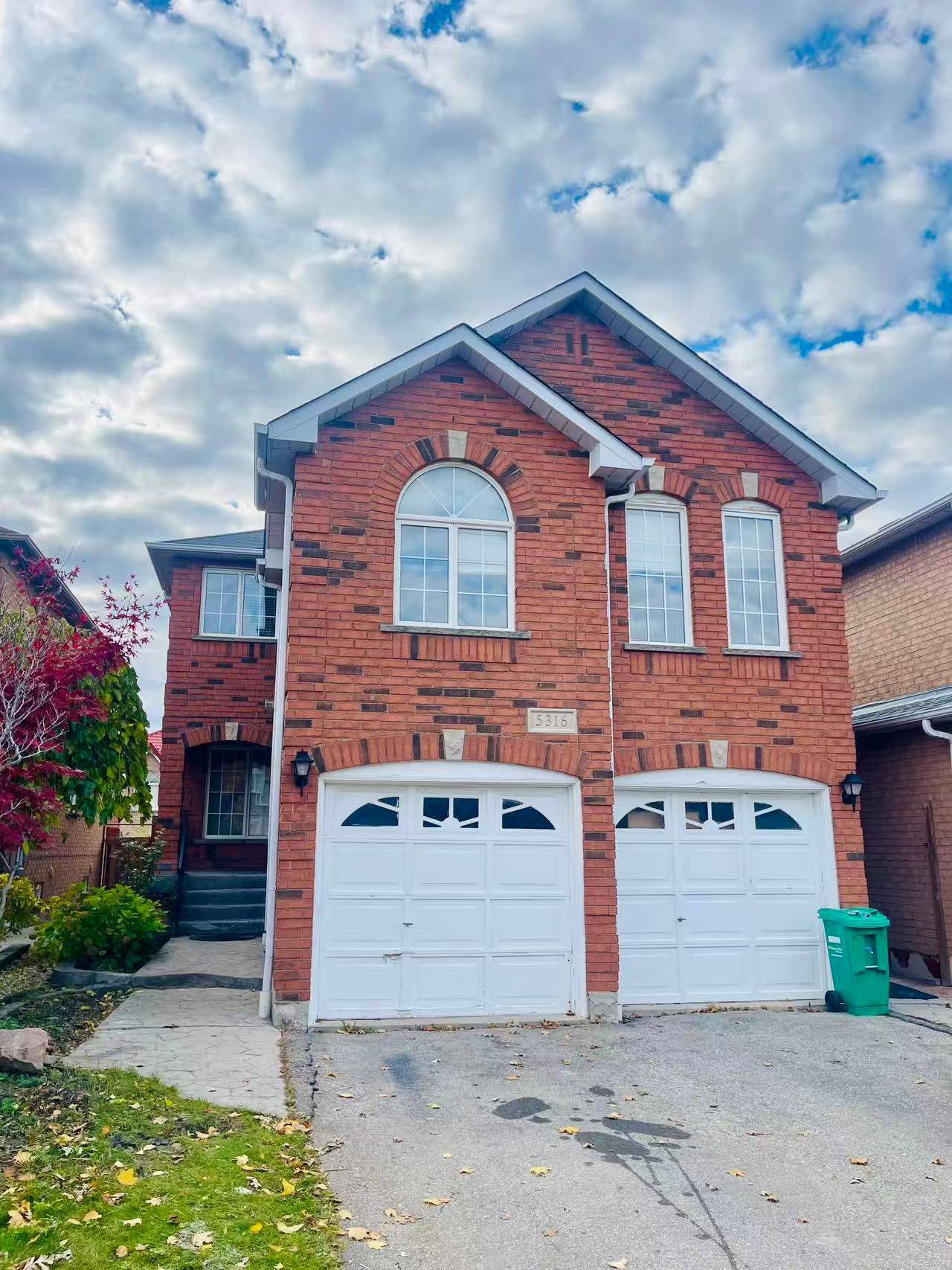 Mississauga, ON L5V 2L3,5316 Hollypoint AVE