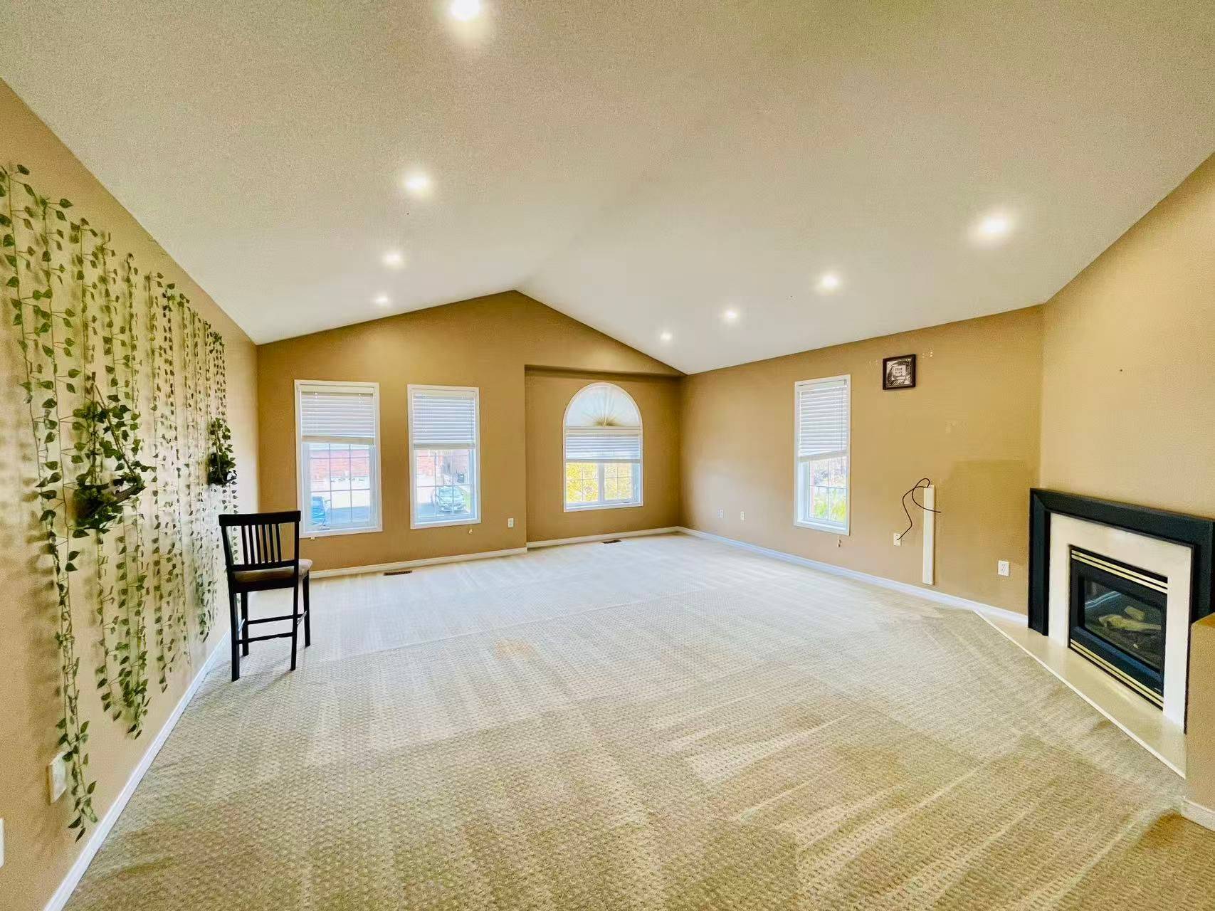 Mississauga, ON L5V 2L3,5316 Hollypoint AVE