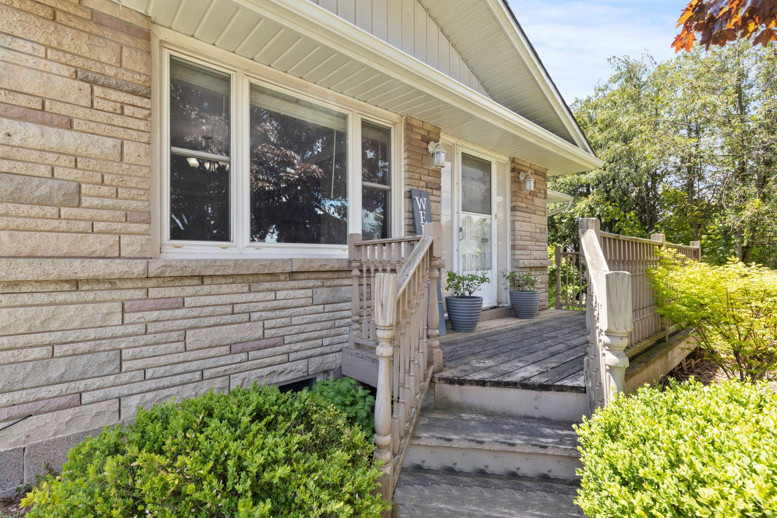 Grimsby, ON L3M 1P8,302 Main ST E