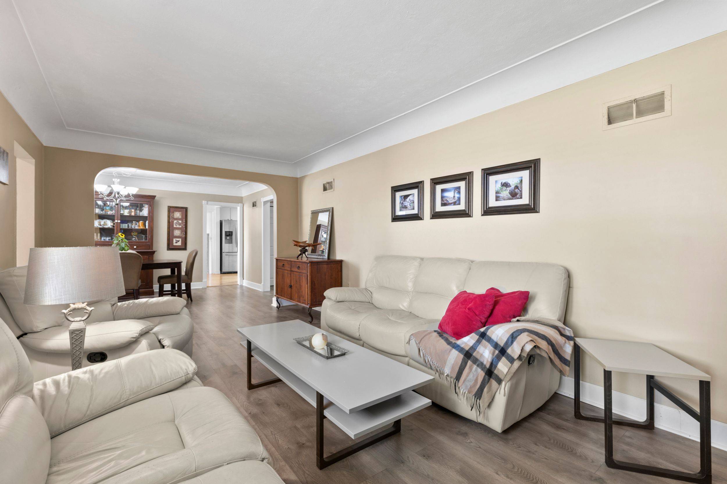 Grimsby, ON L3M 1P8,302 Main ST E