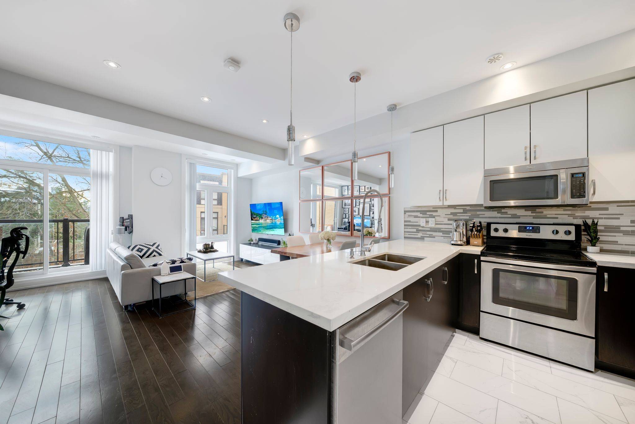 Toronto C07, ON M2M 0B5,23 Eldora AVE #101