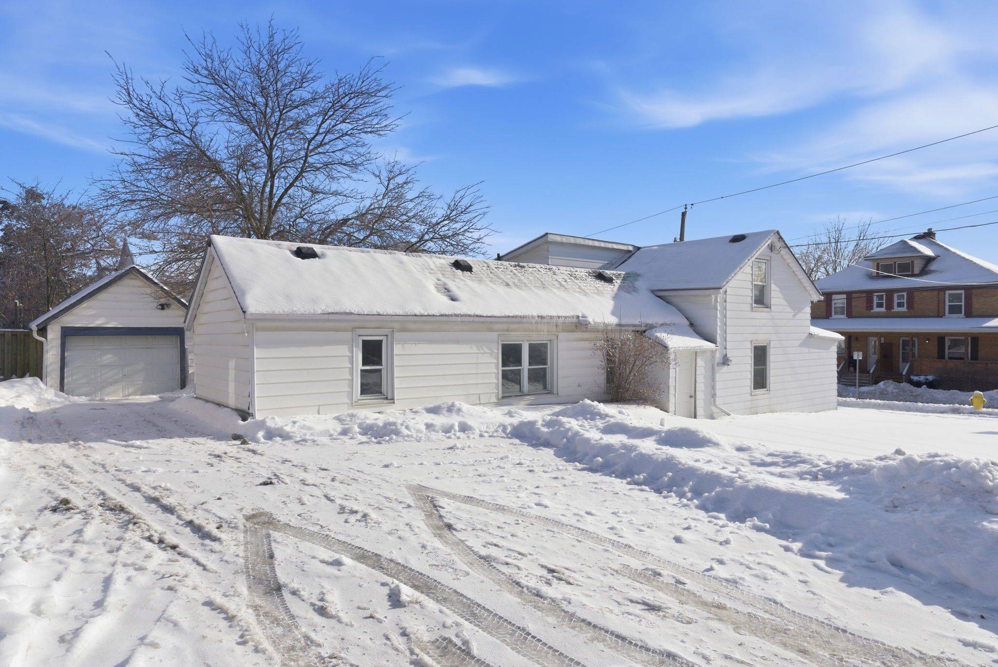 Quinte West, ON K8V 3Y5,18 Spring ST