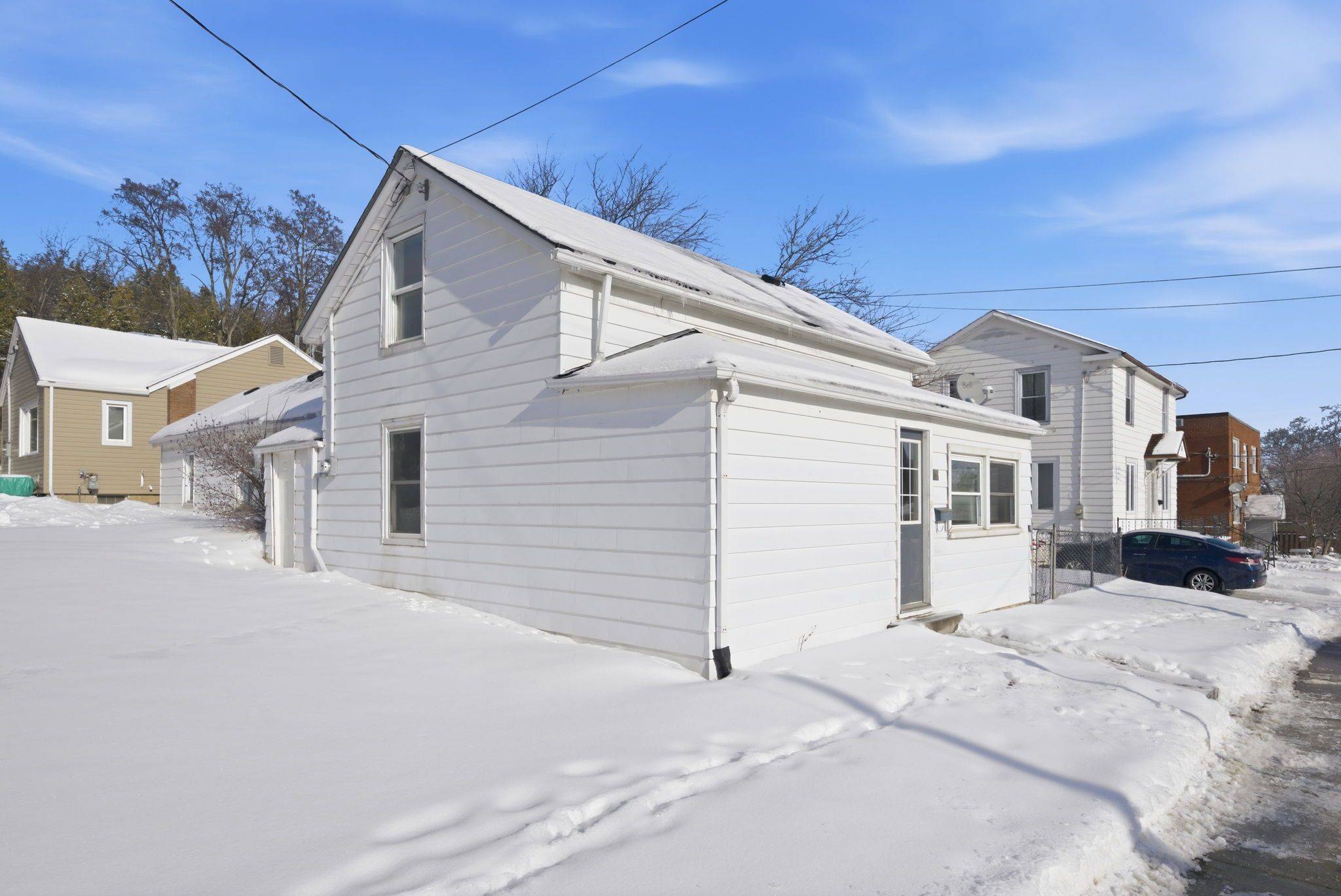 Quinte West, ON K8V 3Y5,18 Spring ST