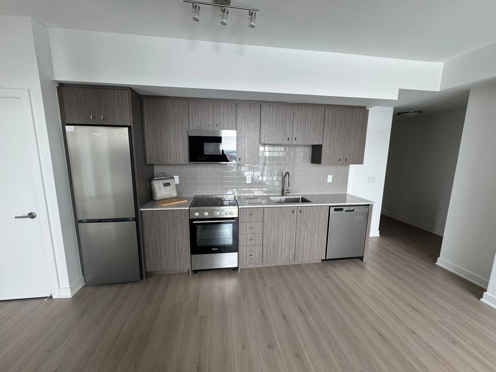 Kitchener, ON N2G 0G5,25 Wellington ST S #806