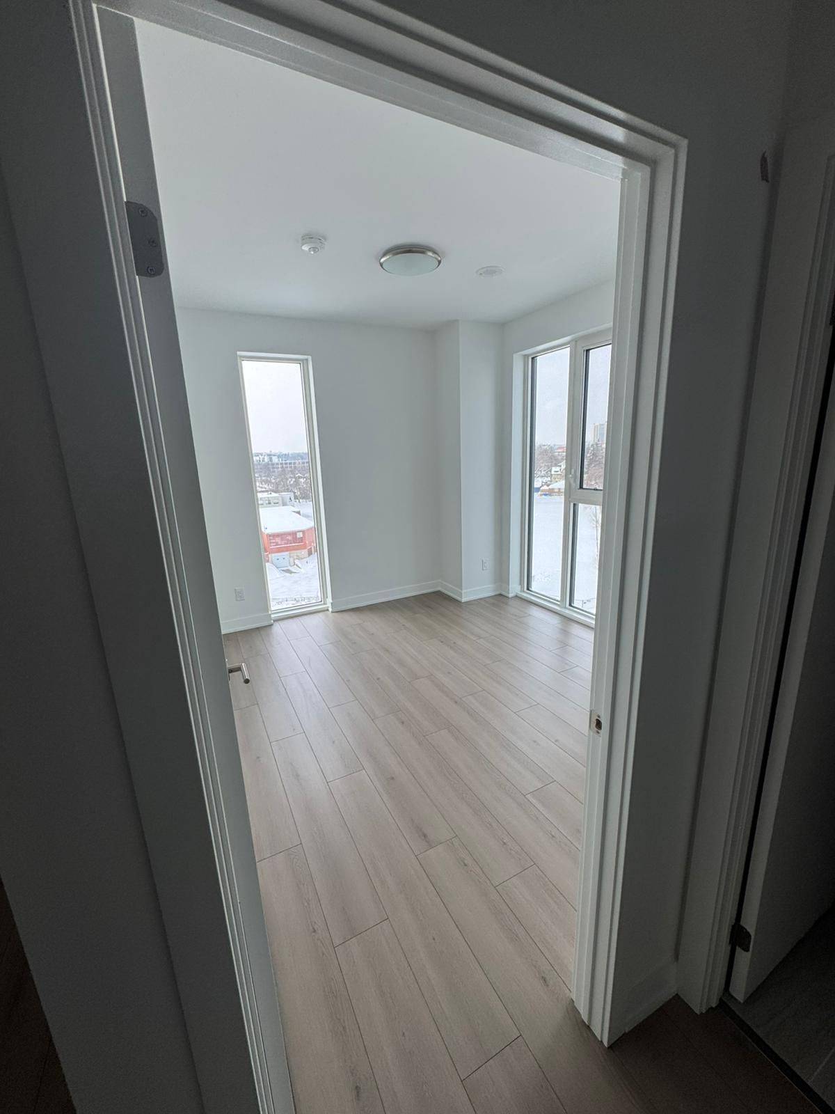 Kitchener, ON N2G 0G5,25 Wellington ST S #806