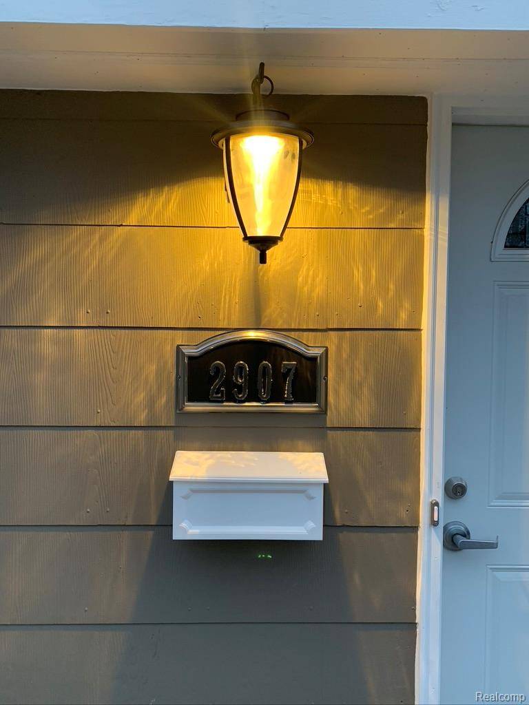 Berkley, MI 48072,2907 Sunnyknoll AVE