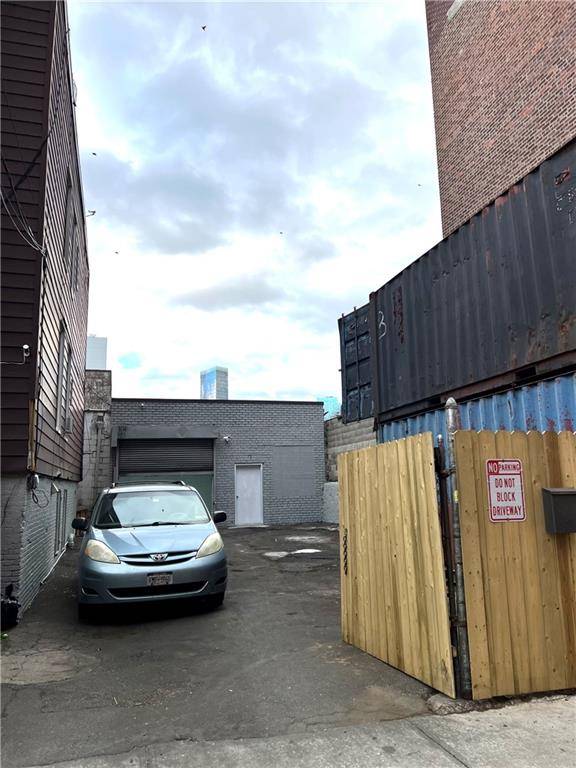 Long Island City, NY 11101,38-59 9th ST
