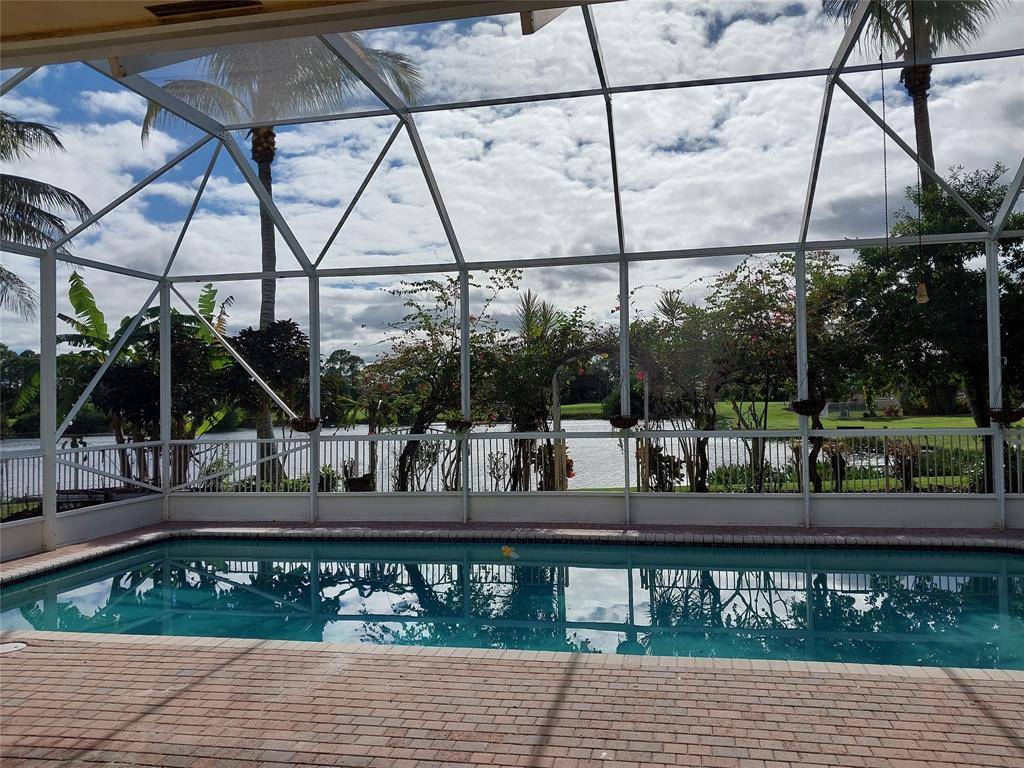 Stuart, FL 34997,7042 SE Bay Hill Dr