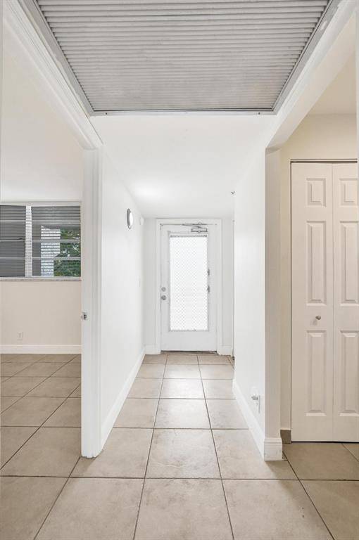 Davie, FL 33324,9430 Poinciana Pl #415