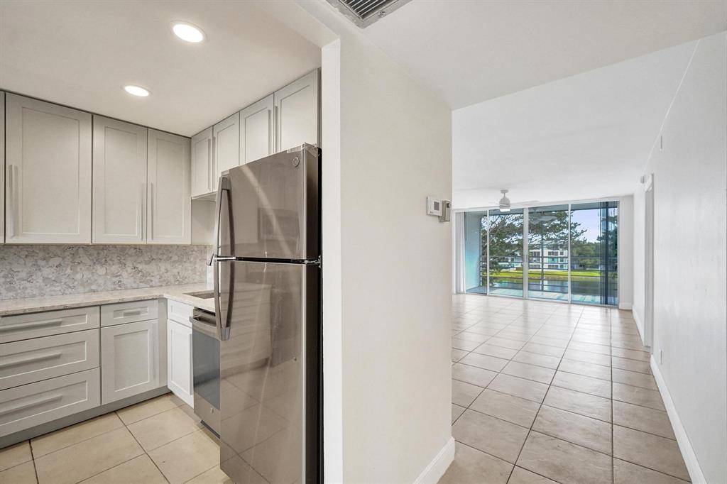 Davie, FL 33324,9430 Poinciana Pl #415