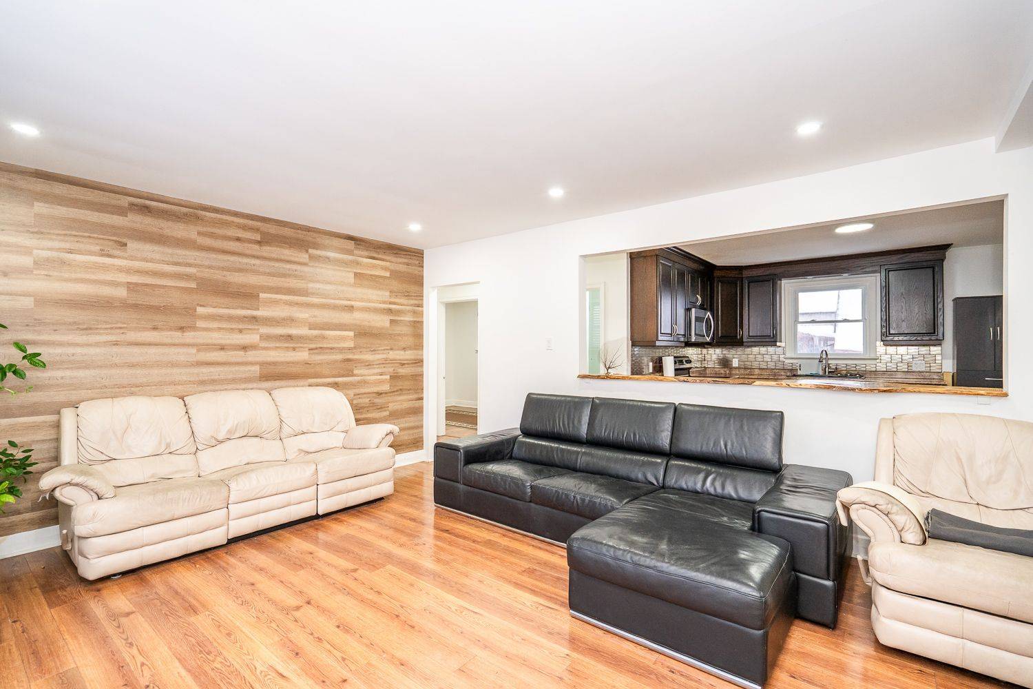 New Tecumseth, ON L9R 1B6,212 Albert ST W