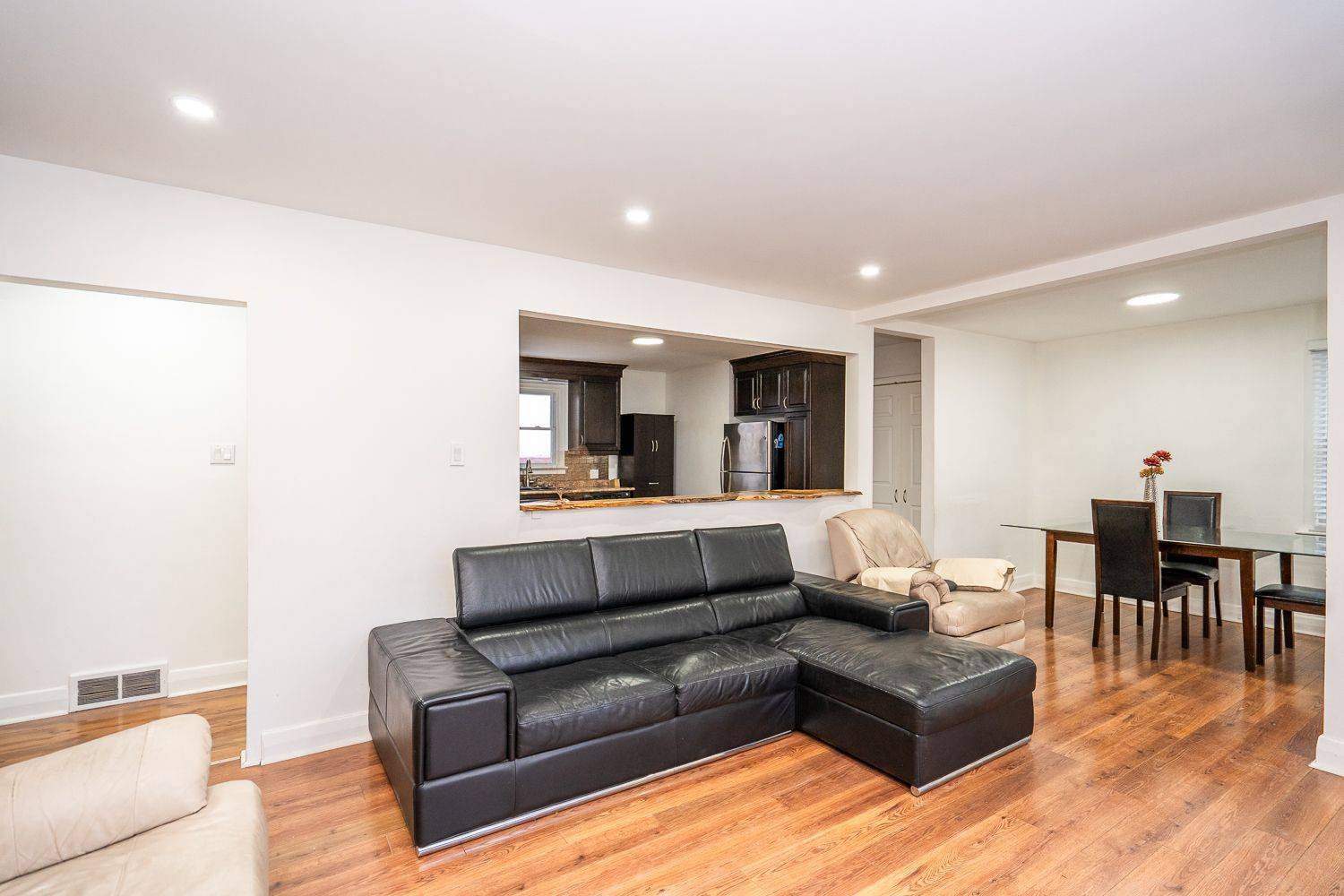 New Tecumseth, ON L9R 1B6,212 Albert ST W