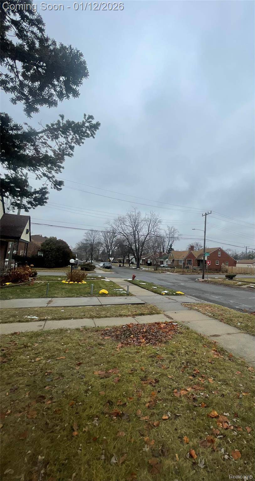 Detroit, MI 48235,17587 Strathmoor ST