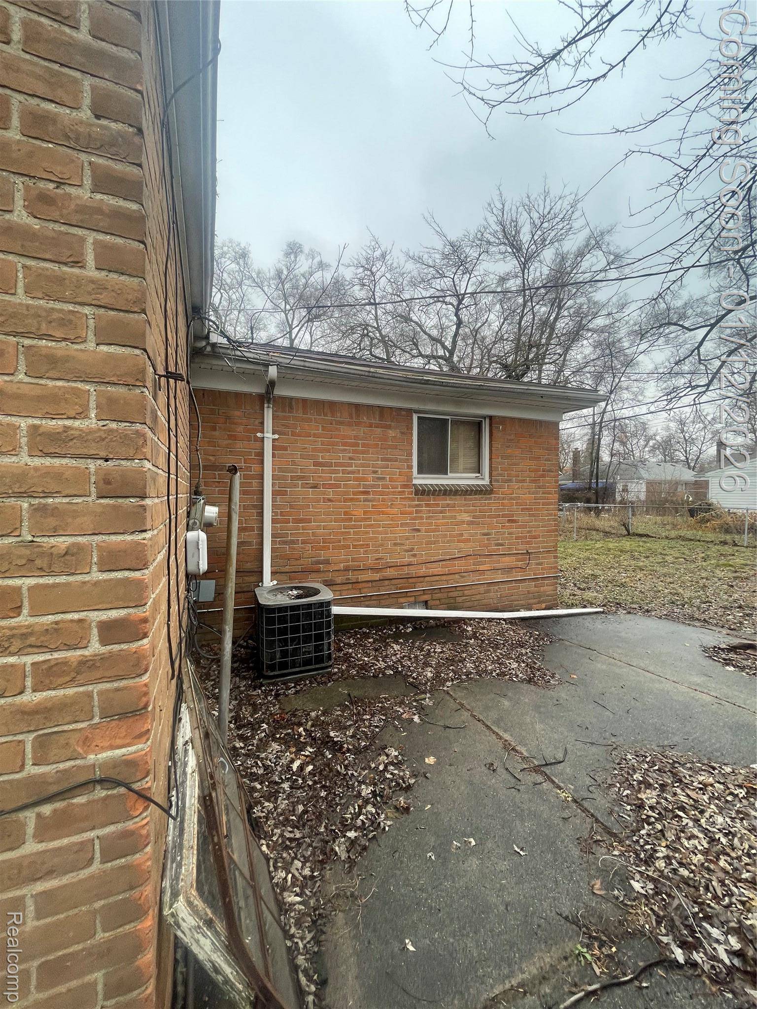 Detroit, MI 48235,17587 Strathmoor ST