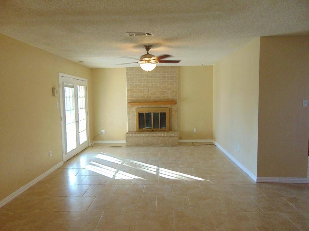 Arlington, TX 76010,2114 E Park Row Drive